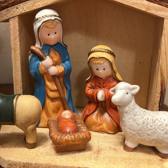 Vintage Nativity Set ~ Home For The Holidays - Picture 6 of 17